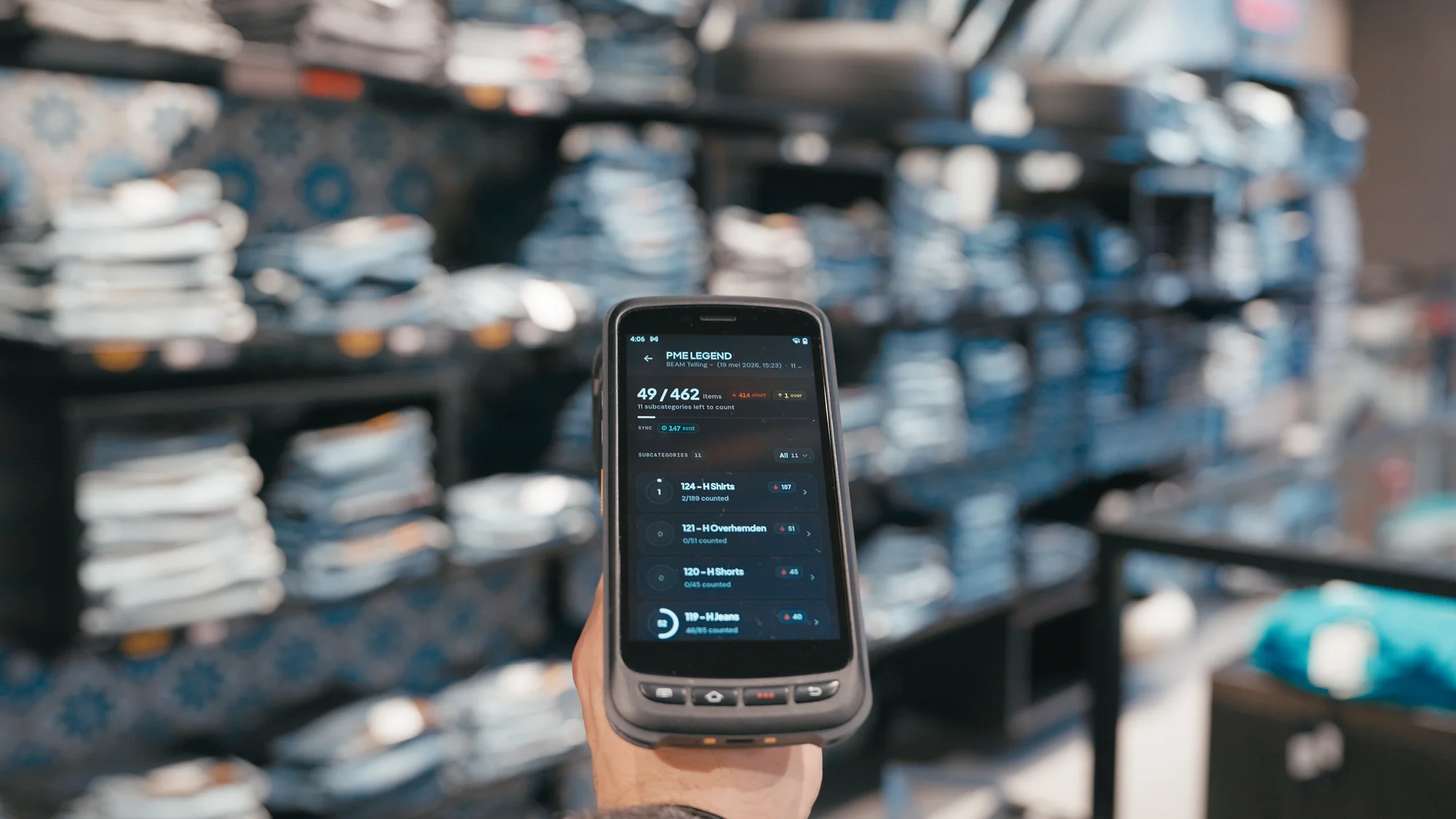 Voorraad tellen met een handheld RFID-scanner